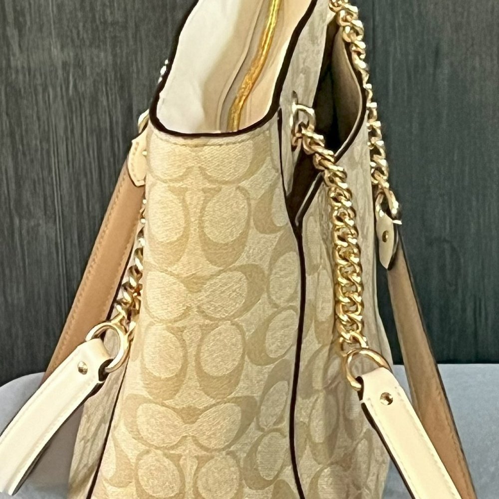 Coach Signature Pattern Leather Purse - Picture 6 of 11